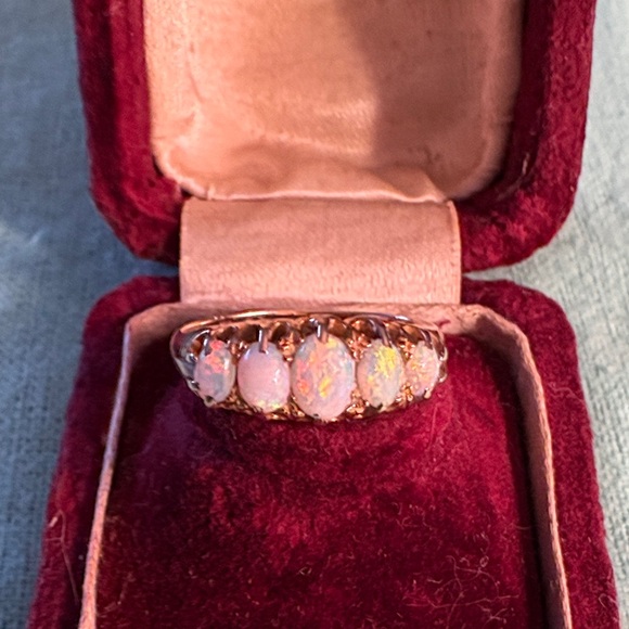 Antique Opal 18K Yellow Gold Band Ring - Picture 4 of 16